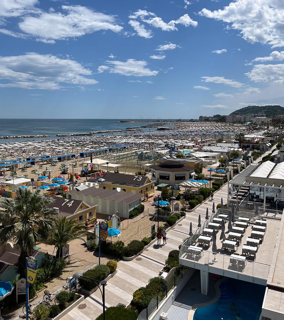 hotelbristolcattolica it spiaggia 017